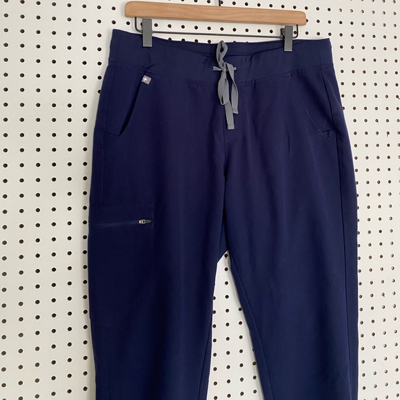 Figs Technical Collection pants only in navy large petite - Picture 3 of 10